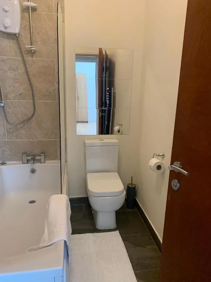 Absolute Stays In Sherwood- Nottingham Castle- Capital Fm Arena Nottingham- Contractors-Free Wifi- Free Parking- Long And Short Stays- Families-East Midlands Airport-Trent Bridge-Actors-Aria Court- Mansfield