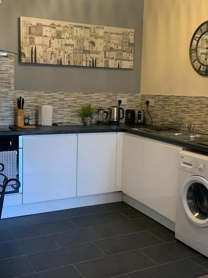 Absolute Stays In Sherwood- Nottingham Castle- Capital Fm Arena Nottingham- Contractors-Free Wifi- Free Parking- Long And Short Stays- Families-East Midlands Airport-Trent Bridge-Actors-Aria Court- Mansfield 0*,