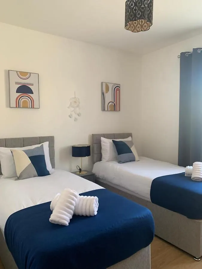 Absolute Stays In Sherwood- Nottingham Castle- Capital Fm Arena Nottingham- Contractors-Free Wifi- Free Parking- Long And Short Stays- Families-East Midlands Airport-Trent Bridge-Actors-Aria Court- Mansfield Appartement