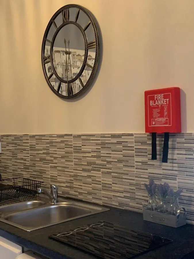 Absolute Stays In Sherwood- Nottingham Castle- Capital Fm Arena Nottingham- Contractors-Free Wifi- Free Parking- Long And Short Stays- Families-East Midlands Airport-Trent Bridge-Actors-Aria Court- Mansfield 0*,  Royaume-Uni