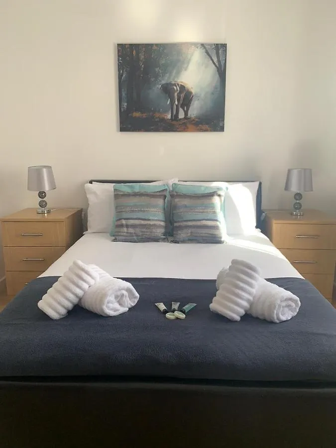 Appartement Absolute Stays In Sherwood- Nottingham Castle- Capital Fm Arena Nottingham- Contractors-Free Wifi- Free Parking- Long And Short Stays- Families-East Midlands Airport-Trent Bridge-Actors-Aria Court- Mansfield